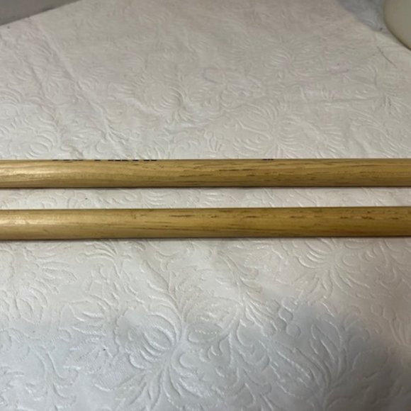 Vic Firth American Classic 5A Hickory Preowned, Drum Sticks 16" - Picture 5 of 9